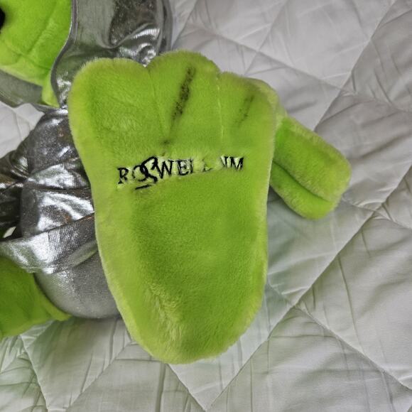 Y2K Kellytoy Large Green Alien Plush Roswell New Mexico Rare Area 51 ET Vintage - Picture 3 of 16